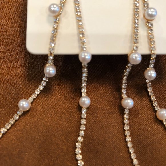 Hudson's Bay Dangle Pearl Sparkle Earrings. - Picture 2 of 5